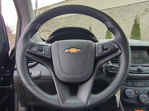 Used 2019 Chevrolet Trax LT w/ LPO, Cargo Package image 25