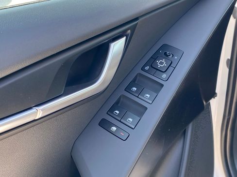 New 2026 Kia Niro LX FWD image 10