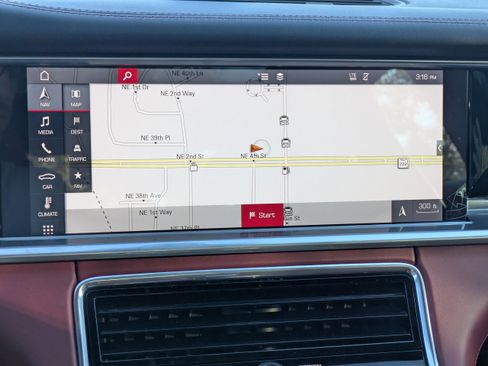 Used 2018 Porsche Panamera 4S image 21