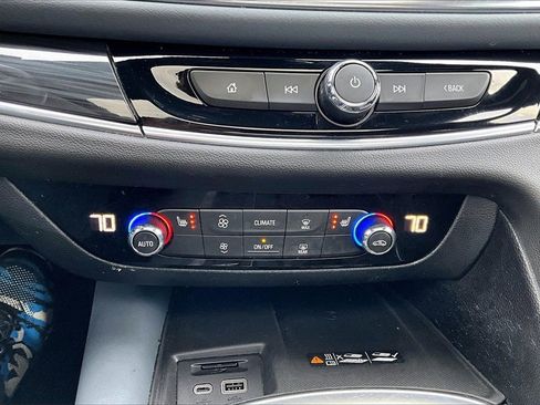 Used 2022 Buick Enclave Essence w/ Experience Buick Package image 32