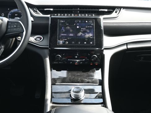 Used 2025 Jeep Grand Cherokee L Laredo w/ Luxury Tech Group I RWD image 30