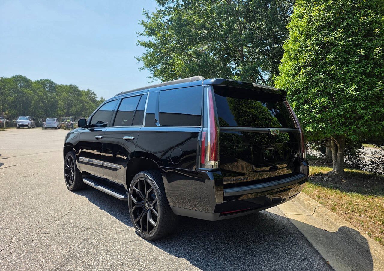 Used 2018 Cadillac Escalade Luxury AWD/4WD image 3