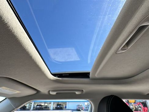 Used 2024 Hyundai Venue SEL image 28