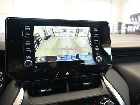 Used 2022 Toyota Venza LE AWD/4WD image 17