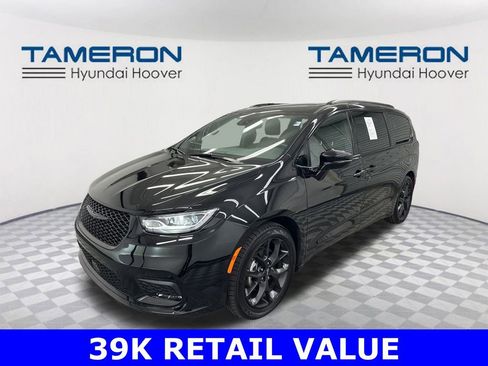 Used 2025 Chrysler Pacifica Limited image 1