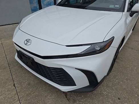 Used 2025 Toyota Camry SE FWD image 17