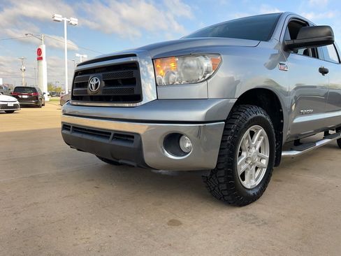 Used 2013 Toyota Tundra 2WD CrewMax w/ SR5 Pkg image 16