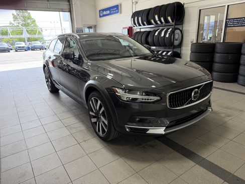 Used 2025 Volvo V90 B6 Cross Country Ultra w/ Protection Package Premier AWD/4WD image 1