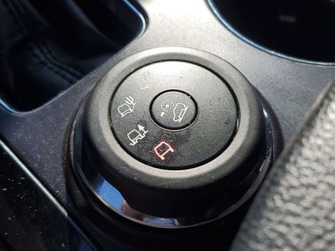 Used 2019 Ford Explorer XLT w/ Equipment Group 202A AWD/4WD image 34