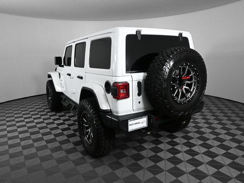 Used 2018 Jeep Wrangler Unlimited Sahara AWD/4WD image 4