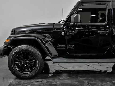 Used 2019 Jeep Wrangler Unlimited Sahara image 6