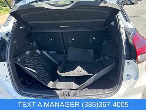 Used 2023 Nissan Kicks SR w/ SR Premium Package FWD image 11