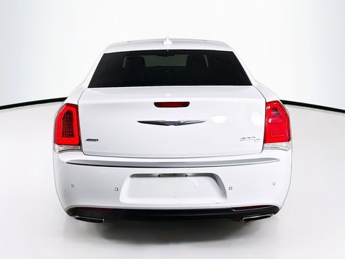 Used 2016 Chrysler 300 C Platinum w/ Safetytec Plus Group image 31