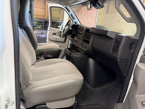 Used 2025 Chevrolet Express 3500 LT w/ LT Preferred Equipment Group RWD image 25