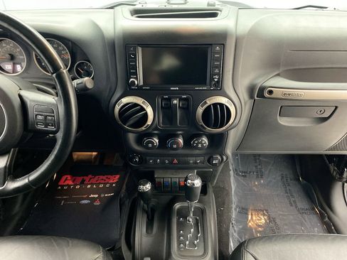 Used 2016 Jeep Wrangler Sahara AWD/4WD image 19