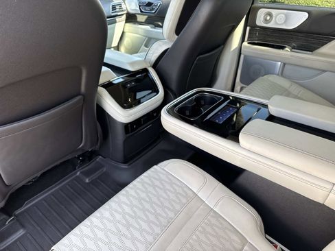 Used 2023 Lincoln Navigator Black Label image 12