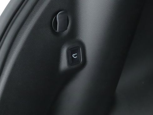 New 2026 Jeep Compass Limited image 18