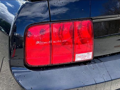 Used 2009 Ford Mustang GT Premium image 24