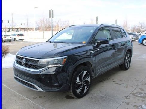 Used 2024 Volkswagen Taos SE image 3