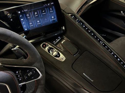 Used 2024 Chevrolet Corvette Stingray Premium Cpe w/ Z51 Performance Package RWD image 5