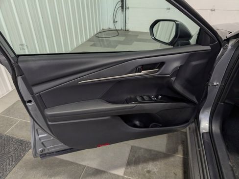 Used 2025 Toyota Camry SE image 12