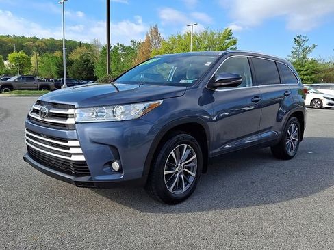 Used 2019 Toyota Highlander XLE AWD/4WD image 3