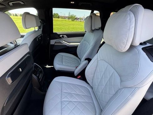 Used 2023 BMW X7 xDrive40i w/ Premium Package AWD/4WD image 15