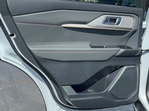 Used 2024 Ford Explorer XLT w/ Equipment Group 202A AWD/4WD image 32