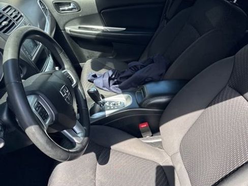 Used 2017 Dodge Journey SE w/ Flexible Seating Group image 3