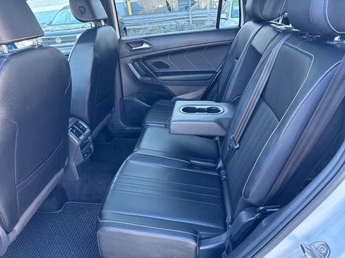 Certified 2022 Volkswagen Tiguan SE R-Line image 30