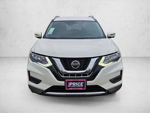 Used 2020 Nissan Rogue SV w/ Premium Package FWD image 2