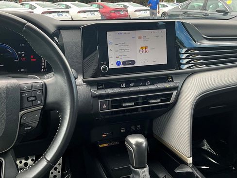 Used 2025 Toyota Camry SE FWD image 6