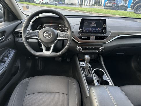 Used 2024 Nissan Altima 2.5 SV FWD image 21