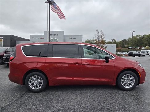 New 2026 Chrysler Pacifica Select image 2