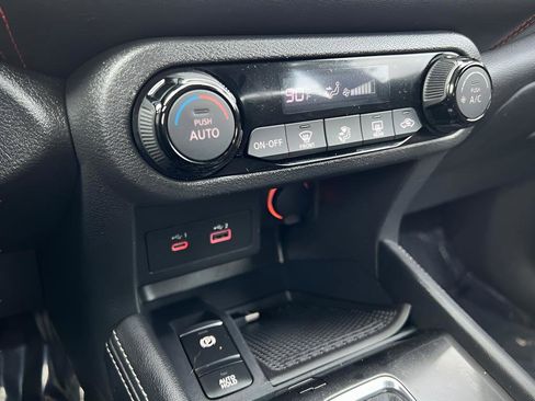 Used 2021 Nissan Kicks SR image 41