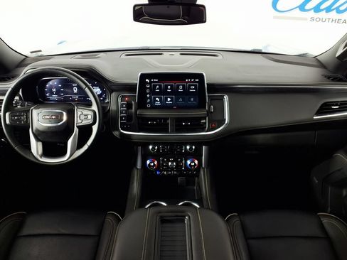 Used 2024 GMC Yukon XL SLT RWD image 11