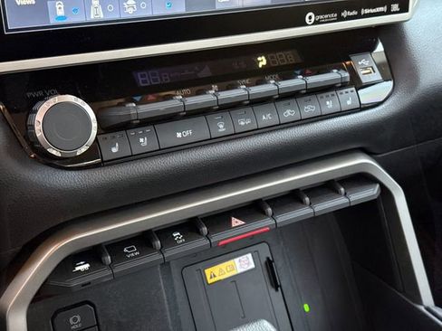 Used 2023 Toyota Tundra Limited image 27