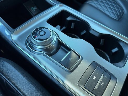 Used 2024 Ford Edge Titanium image 10