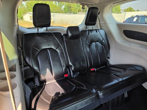 Used 2024 Chrysler Pacifica Touring-L FWD image 13