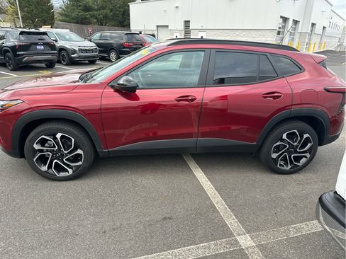 Used 2024 Chevrolet Trax RS w/ Driver Confidence Package FWD image 5