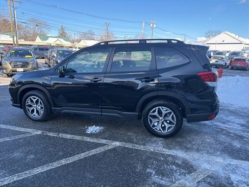 Used 2023 Subaru Forester Premium image 4