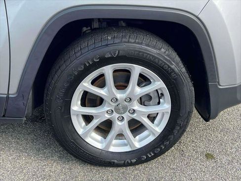 Used 2016 Jeep Cherokee Latitude image 8