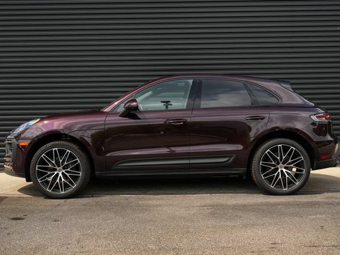Certified 2026 Porsche Macan AWD/4WD image 2