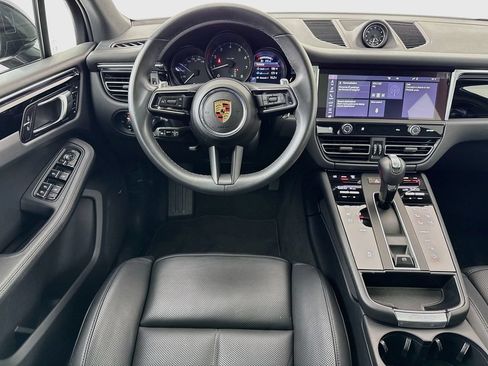 Certified 2025 Porsche Macan AWD/4WD image 25