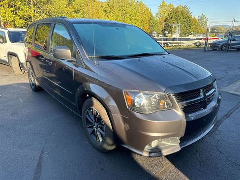 Used 2017 Dodge Grand Caravan GT image 9