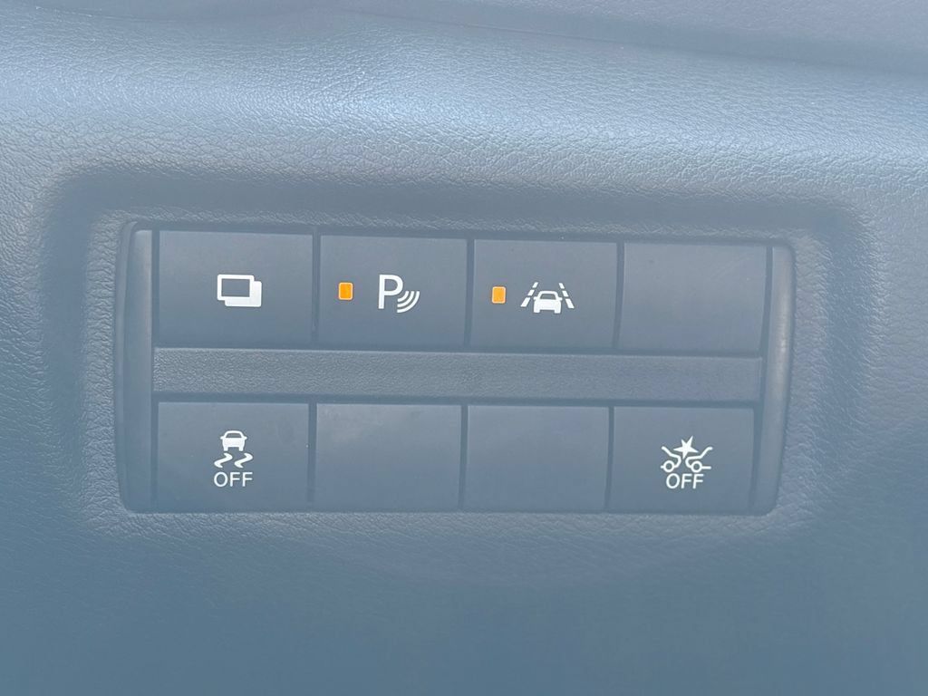Used 2025 Nissan Versa S FWD image 11