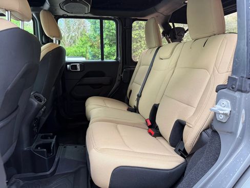 Used 2021 Jeep Wrangler Unlimited Sahara AWD/4WD image 14
