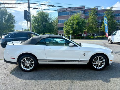 Used 2010 Ford Mustang Convertible image 6