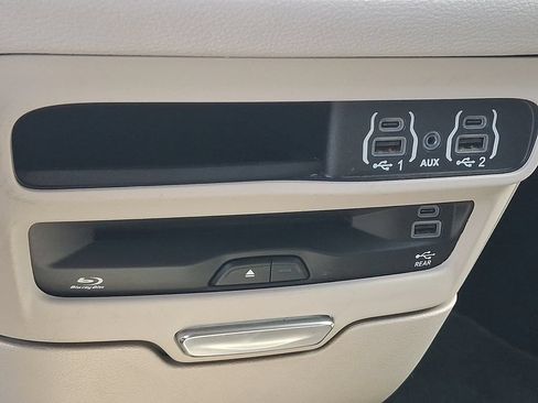 Used 2022 Chrysler Pacifica Touring-L w/ Uconnect Theater Family Group AWD/4WD image 26