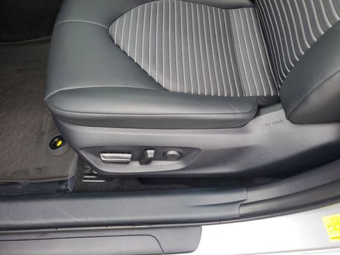 Used 2023 Toyota Camry SE FWD image 16